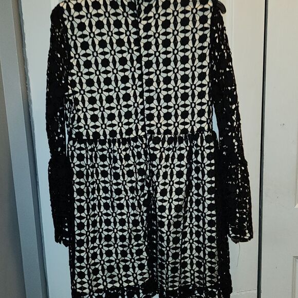 Intricate Lace Dress   - Picture 6 of 9